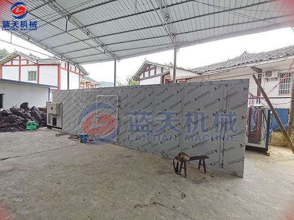 貴州燈籠椒烘干機(jī)安裝現(xiàn)場(chǎng)